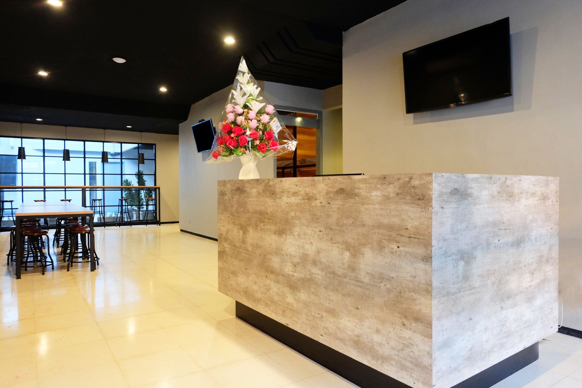 Livinn Hostel City Center Surabaya Exterior photo